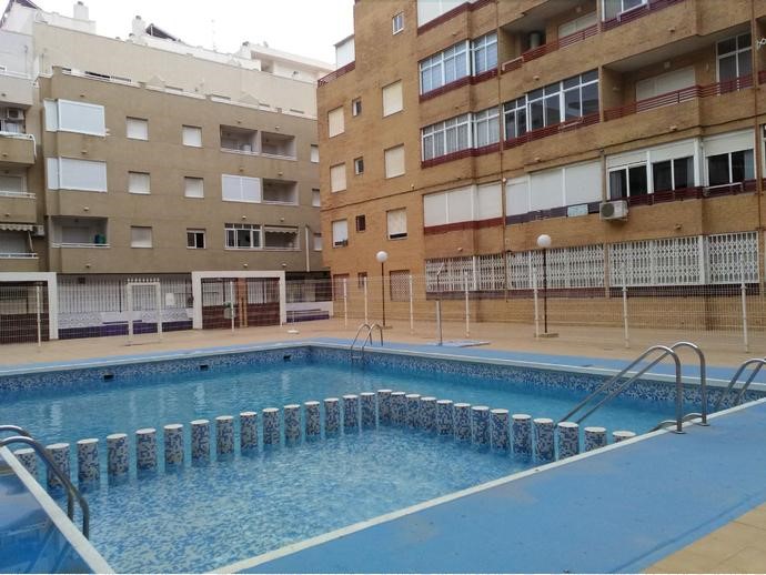 Studio apartment with garage for sale in Torrevieja