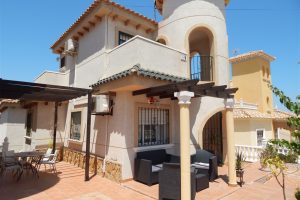 Beautiful three bedroom, two bathroom detached villa in El Galan