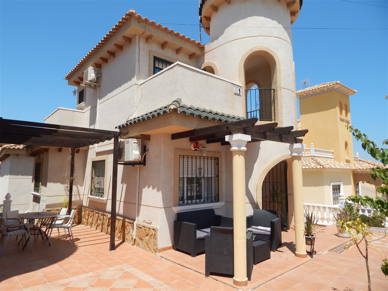 Beautiful three bedroom, two bathroom detached villa in El Galan