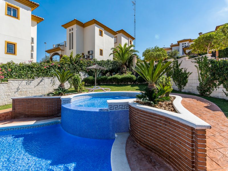 Two bedroom, two bathroom detached villa with stunning