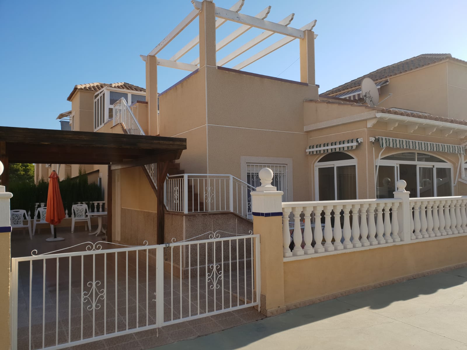 Well-priced two bedroom, one bathroom South-facing quad bungalow for sale in Los Balcones