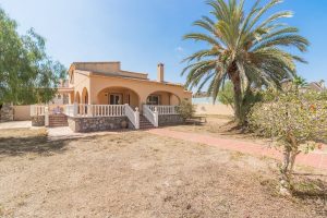 Six bedroom detached villa for sale just 150m walk from sandy La Zenia beach