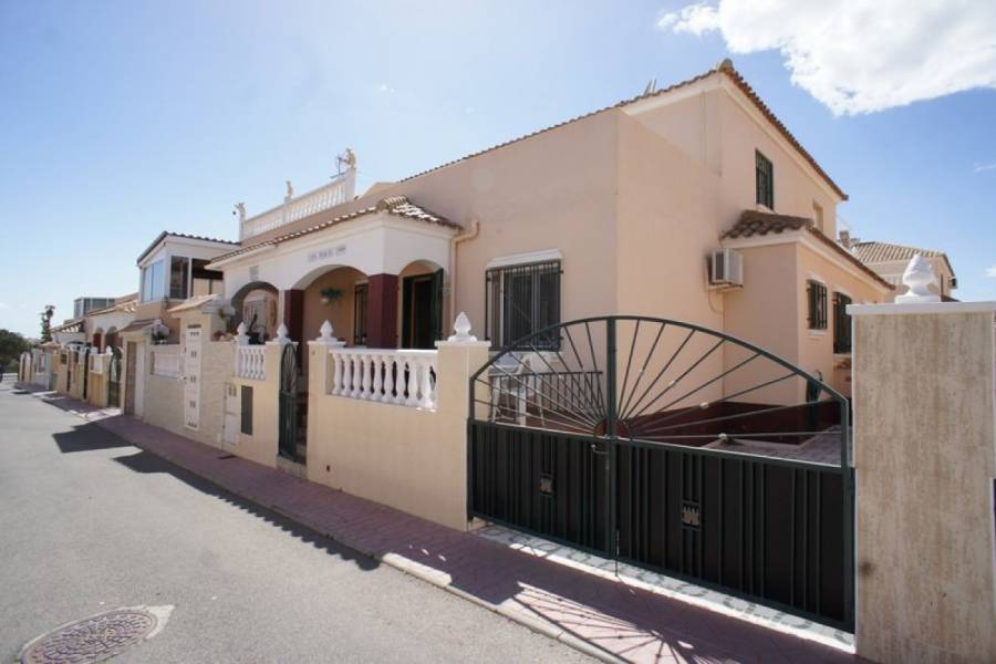 Sunny three bedroom townhouse for sale in Playa Flamenca