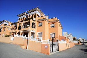 Three bedroom, two bathroom South-facing top floor duplex apartment in "Parque del Duque" in Playa Flamenca