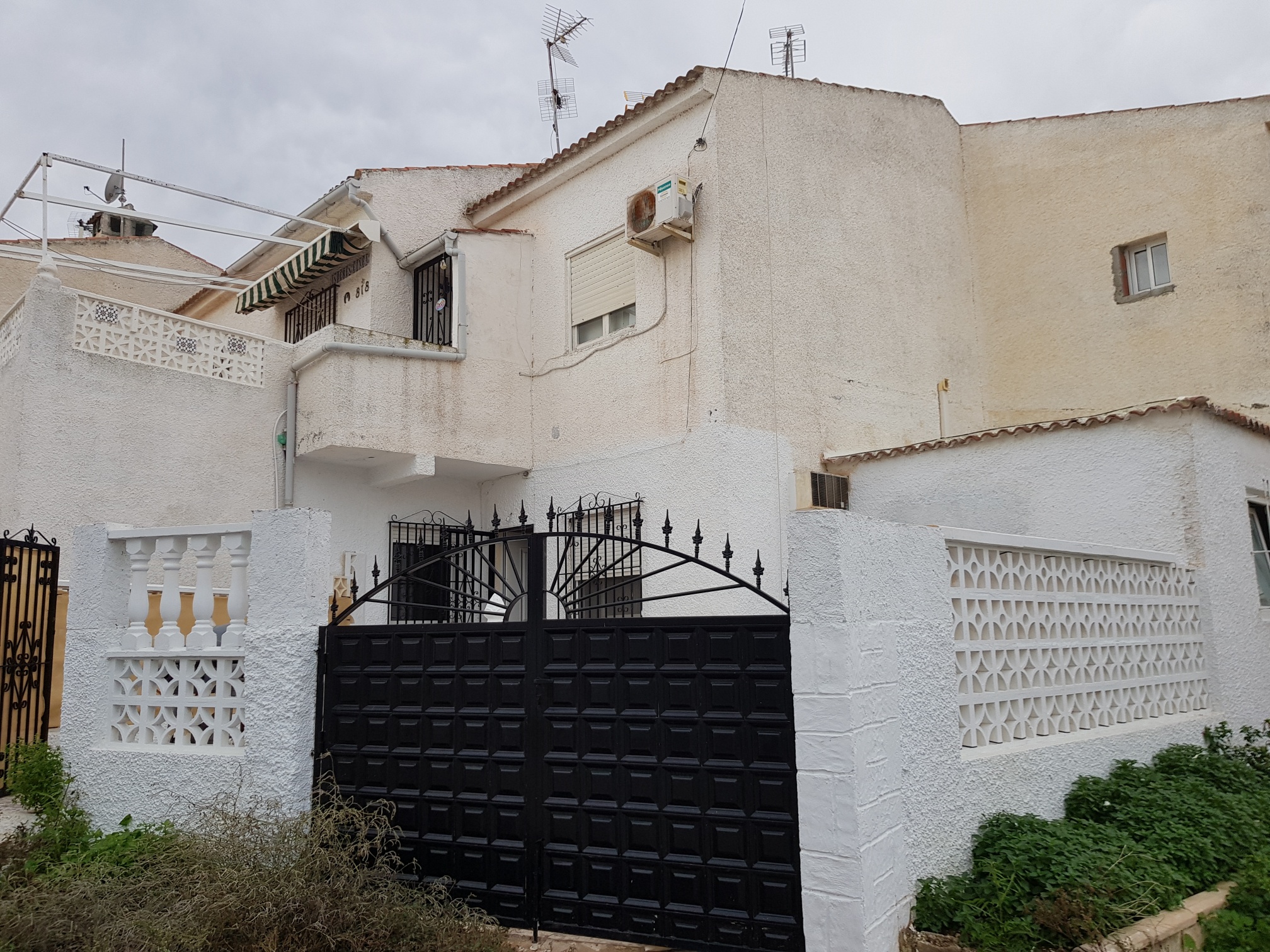 Two bedroom, one bathroom property for sale close to CC Habaneras in Torrevieja