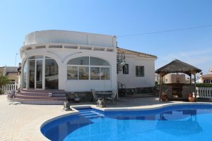 Beautiful three bedroom, two bathroom detached villa for sale near Torrevieja