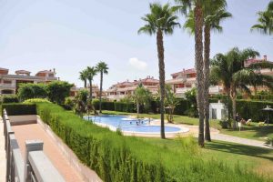 3 bed, 2 bath top floor, fully furnished apartment in Zeniamar, Punta Prima