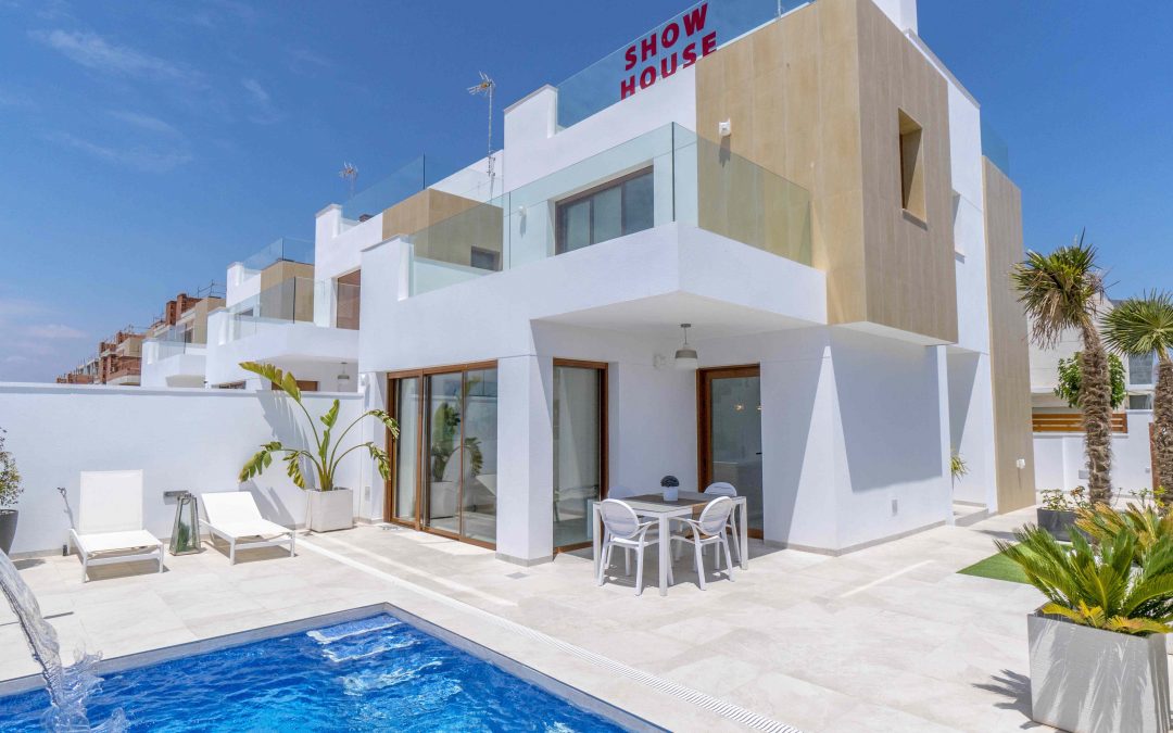 Three bedroom, three bathroom quality detached villas just 300m from beautiful sandy beaches