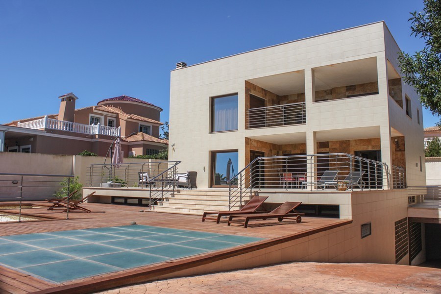 Exclusive five bedroom Spanish beach villa for sale in La Mata