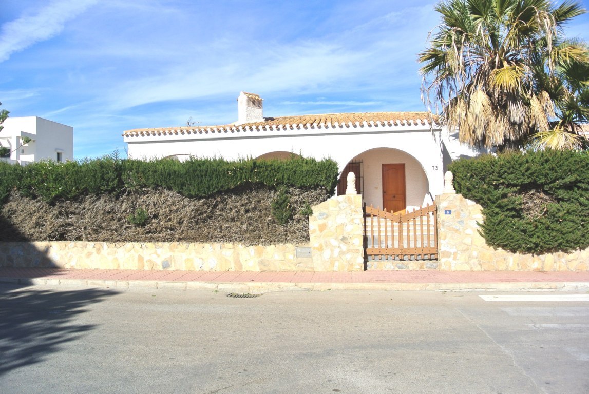 Four bedroom, two bathroom detached villa for sale in sought-after area of La Regia