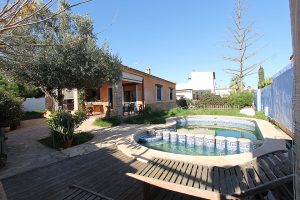 Detached three bedroom bungalow on 525m2 plot for sale in Montezenia