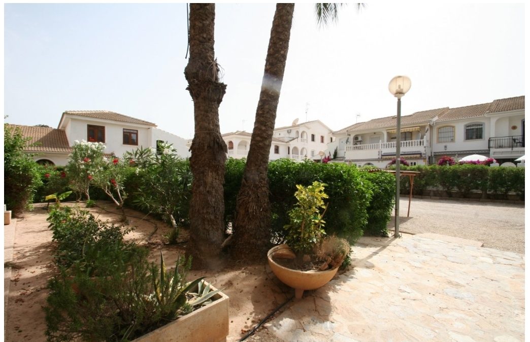 2 bedroom 1 bathroom beachside apartment in La Zenia