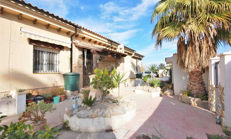 Lovely, spacious three bedroom, two bathroom detached country finca for sale in Dolores