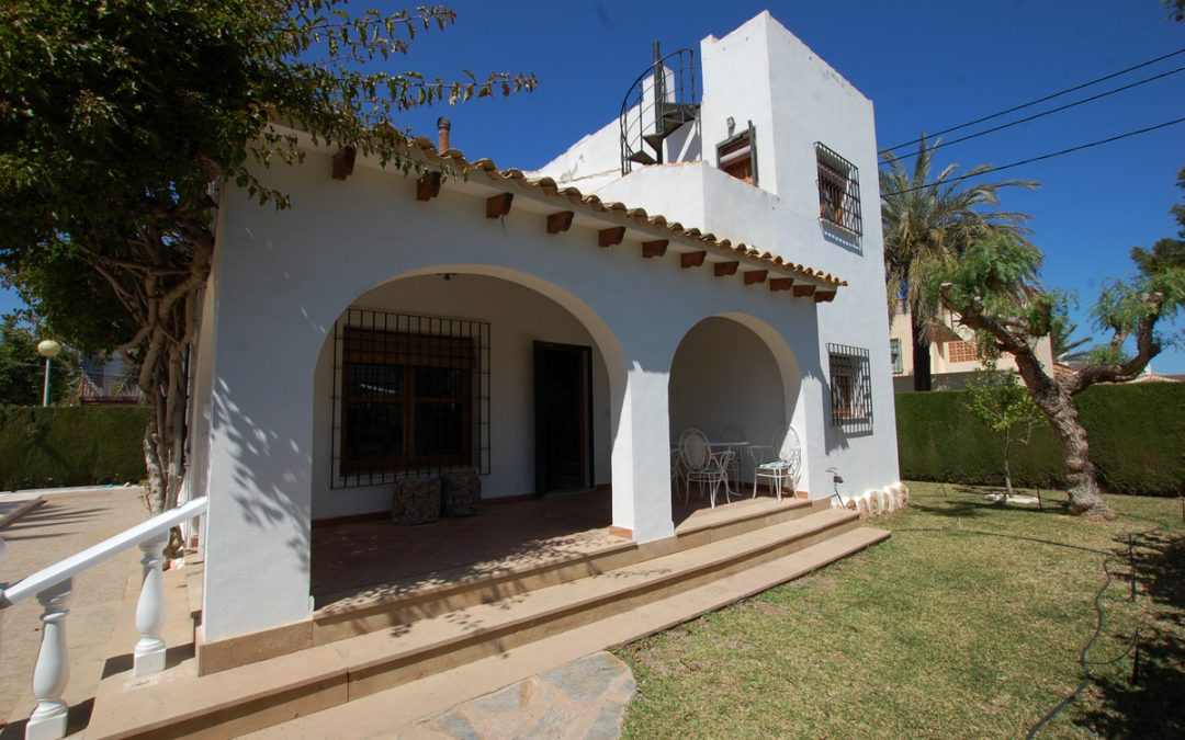 Four bedroom, two bathroom detached villa for sale in Cabo Roig