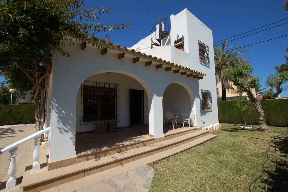 Four bedroom, two bathroom detached villa for sale in Cabo Roig
