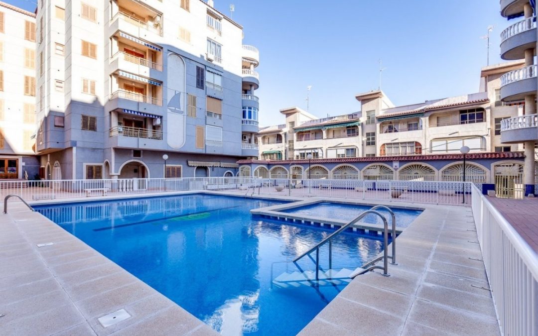 Two bedroom, one bathroom apartment for sale just 350m from Playa de Acequión