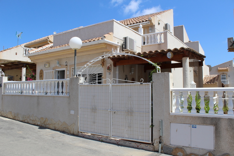 Nice detached two bedroom, two bathroom villa for sale with community pool in Ciudad Quesada