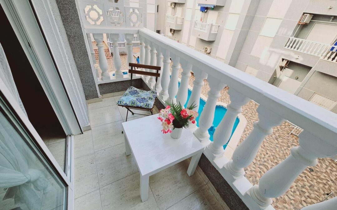 1 bed, 1 bath apartment for sale in the center of Guardamar del Segura, Alicante. Spain.