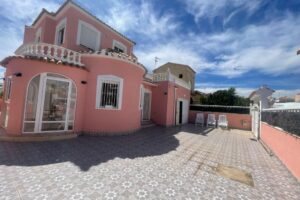Stunning Detached villa with 5 Bedrooms 2 Bathrooms in Playa Flamenca