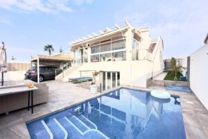 Fantastic detached villa with 3 Bedrooms 3 Bathrooms in Playa Flamenca