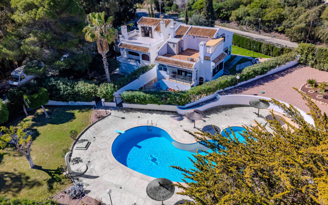 Beautiful Detached villa with 3 Bedrooms, 2 Bathrooms for sale in Playa Flamenca