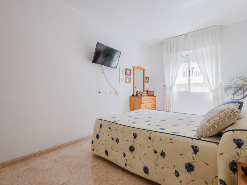Orihuela Costa, Calle Luis,  Alicante 03189 Spain