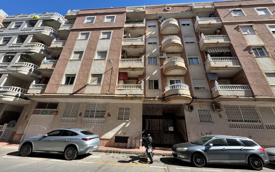 Top floor apartment with 2 Bedroom, 1 Bathroom for sale in Torrevieja