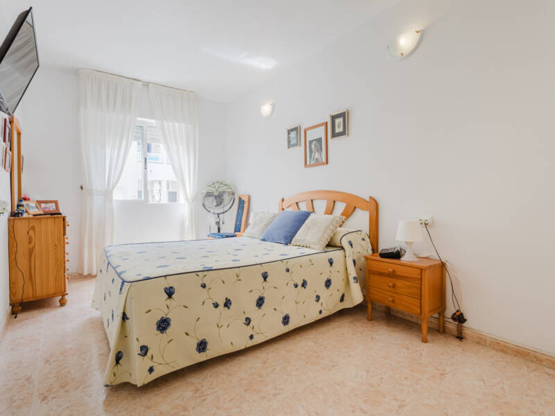Orihuela Costa, Calle Luis,  Alicante 03189 Spain
