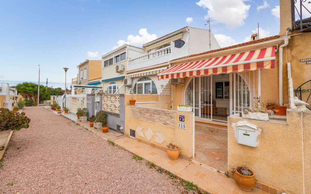 Townhouse for sale in Torrevieja with 1 Bedroom, 1 Bathroom